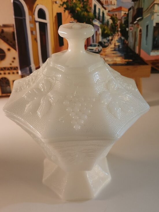 Anchor Hocking Other - Vintage Anchor Hocking milk glass covered dish